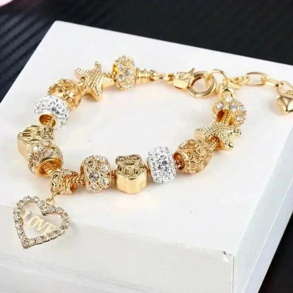 New 18k Gold Plated charm bracelet - Picture 1 of 3